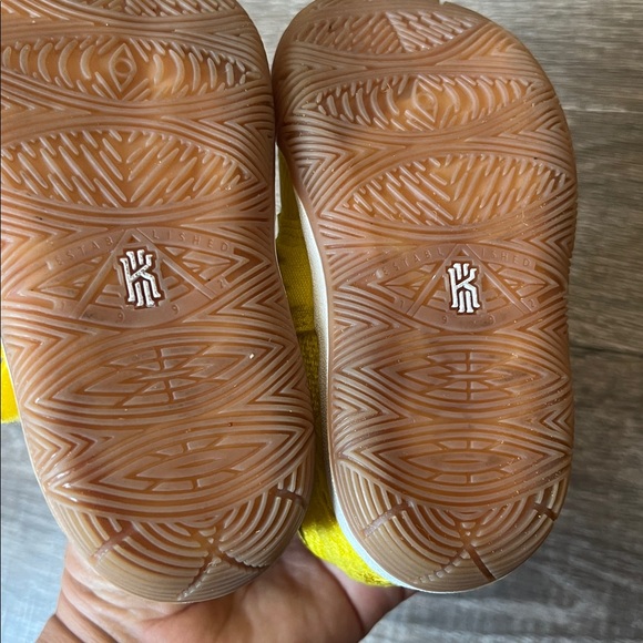 NIKE SpongeBob Kyrie sneakers - Picture 5 of 7